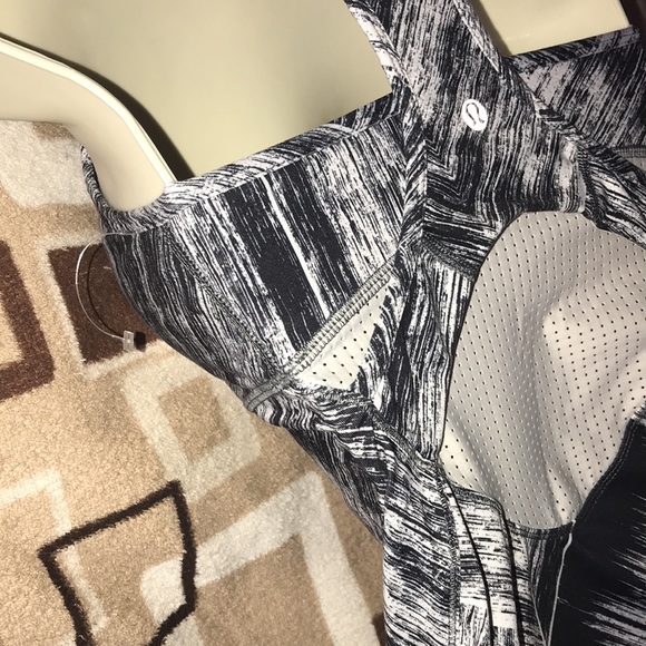 LULULEMON cross back tank heat wave black and white size 4 - Picture 11 of 14